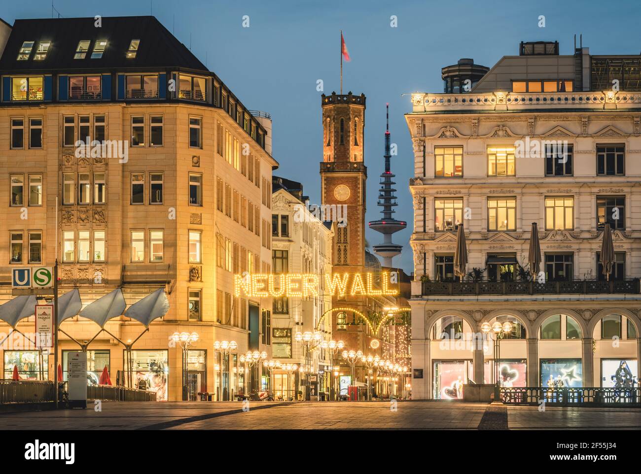 Germania, Amburgo, il centro della città decorato e illuminato al tempo di Natale Foto Stock