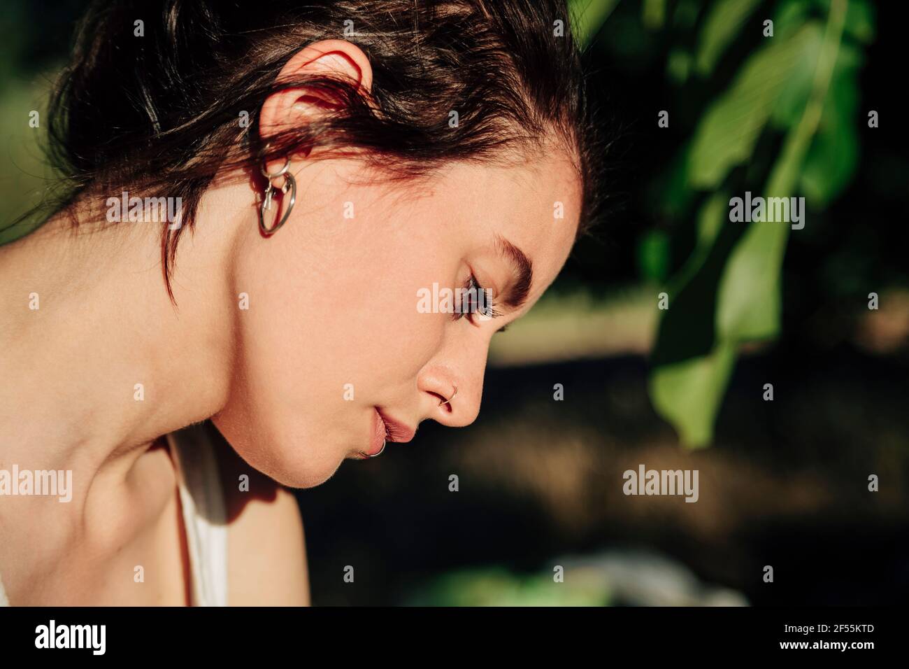 Profilo di artista giovane donna Foto Stock