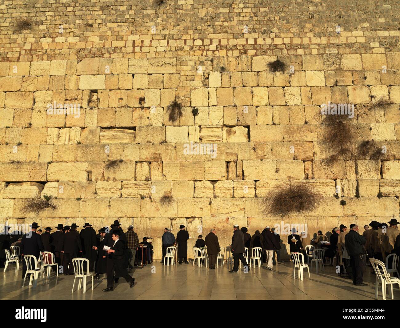 Israele Gerusalemme Muro Occidentale o Muro di Pianto con adoratori Foto Stock