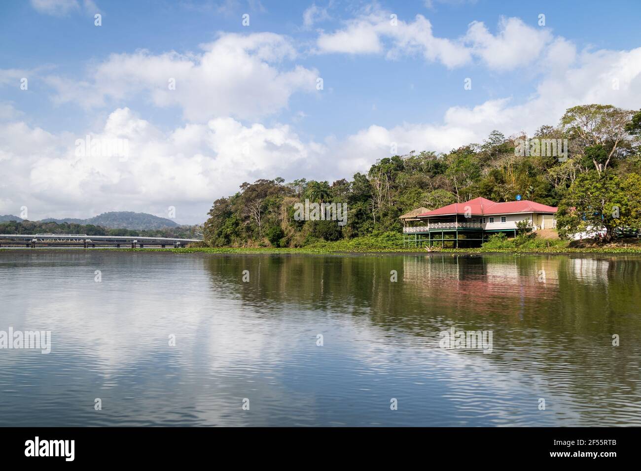 Riflessioni sul lago Gatun, Panama Foto Stock