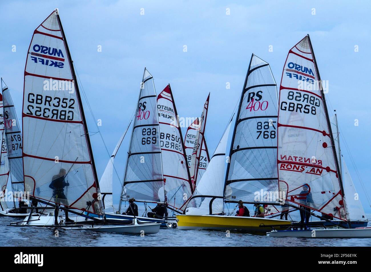 I gommoni che competono nella Regata annuale dello Yacht Club di East Lothian, North Berwick Foto Stock