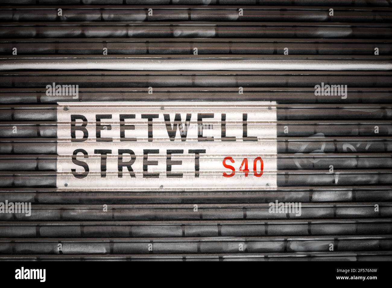Chesterfield Beetwell Street S40 cartello bianco e nero Foto Stock