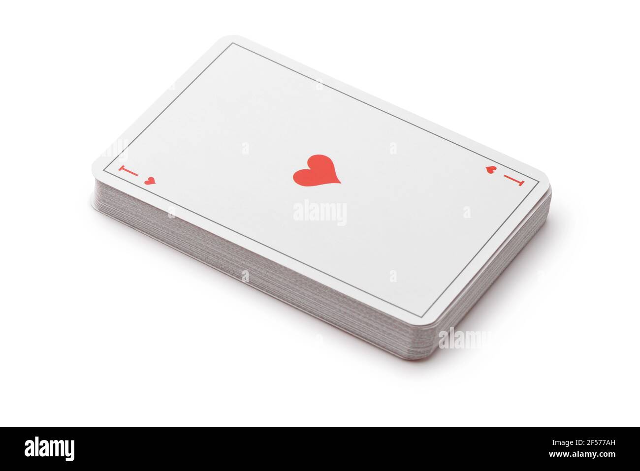 Mazzo di carte da gioco con asso di cuori in cima isolato su bianco Foto Stock