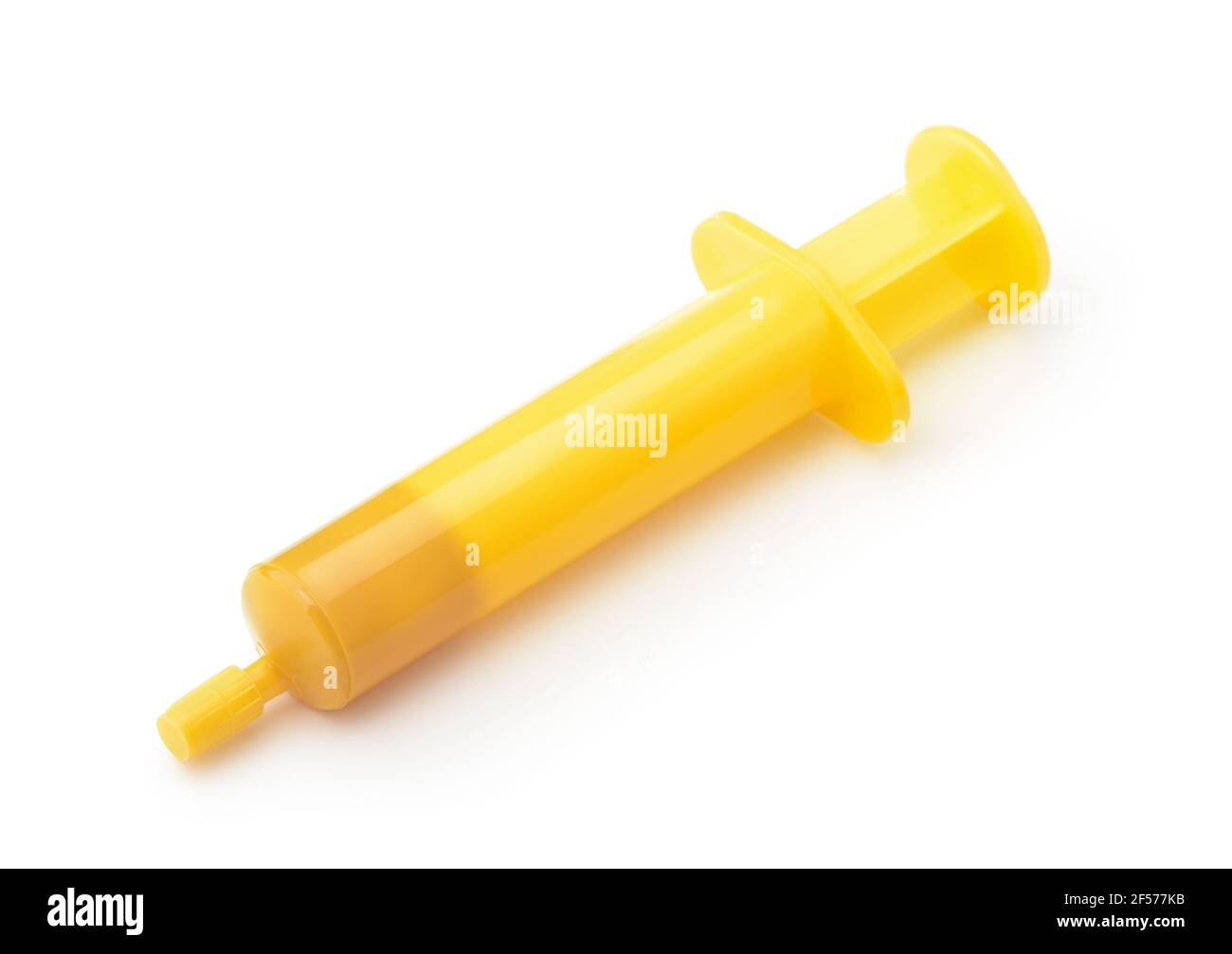 Siringa di gel insetticida di plastica gialla isolata su bianco Foto Stock