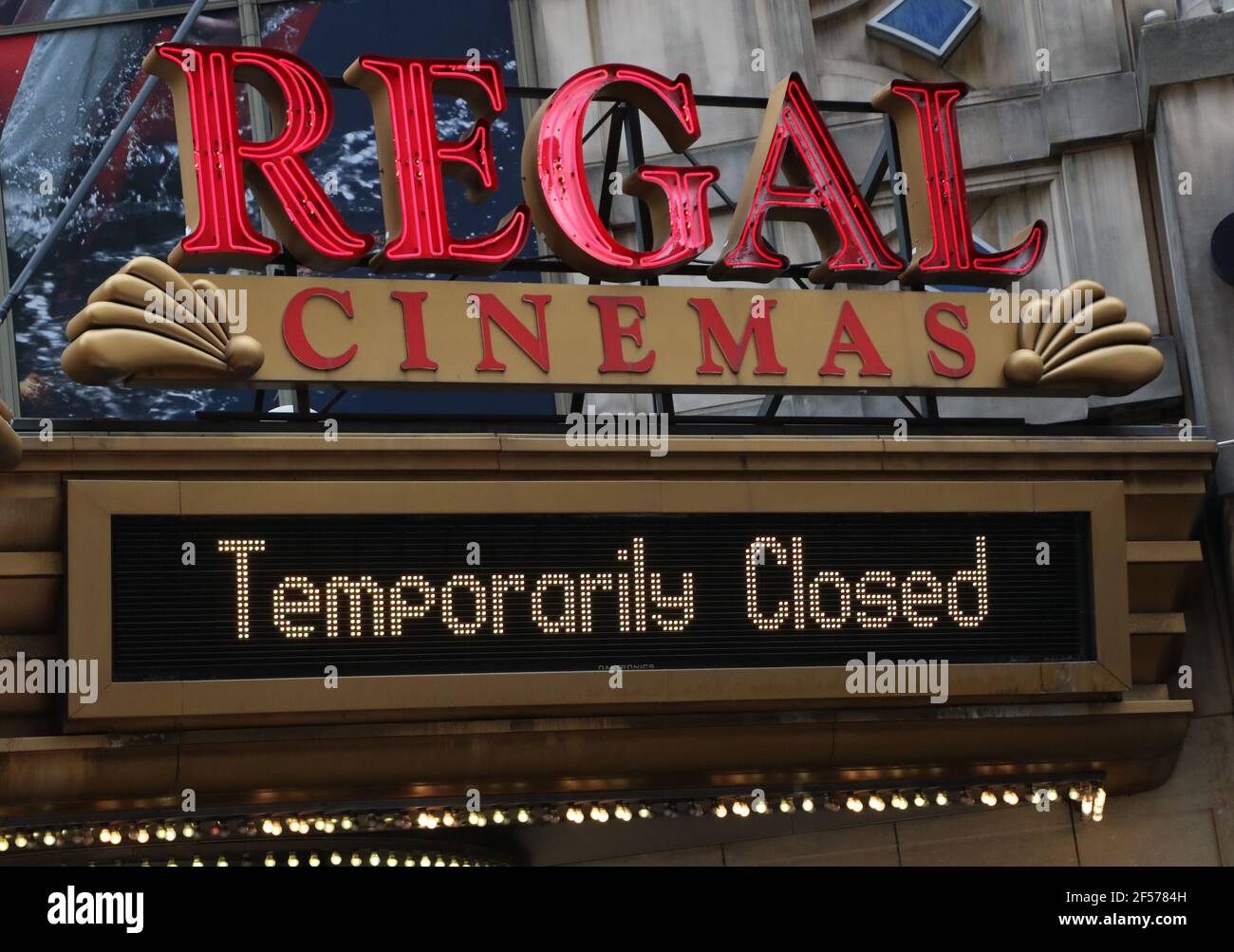 New York, NY, Stati Uniti. 24 Marzo 2021. Regal Cinemas ha riaperto i teatri in aprile dopo la pandemia COVID-19. New York City il 24 marzo 2021 Credit: RW/Media Punch/Alamy Live News Foto Stock