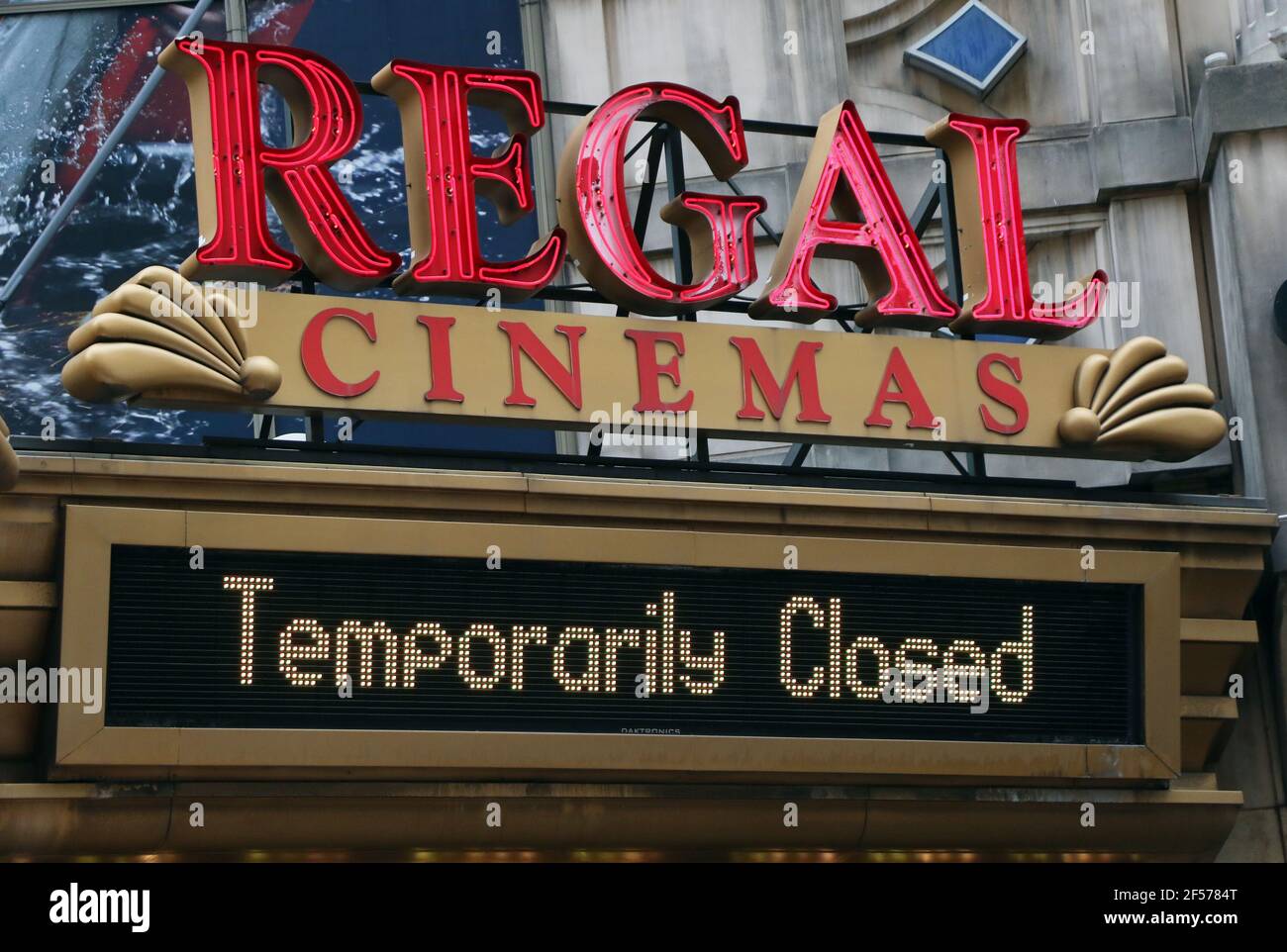 New York, NY, Stati Uniti. 24 Marzo 2021. Regal Cinemas ha riaperto i teatri in aprile dopo la pandemia COVID-19. New York City il 24 marzo 2021 Credit: RW/Media Punch/Alamy Live News Foto Stock