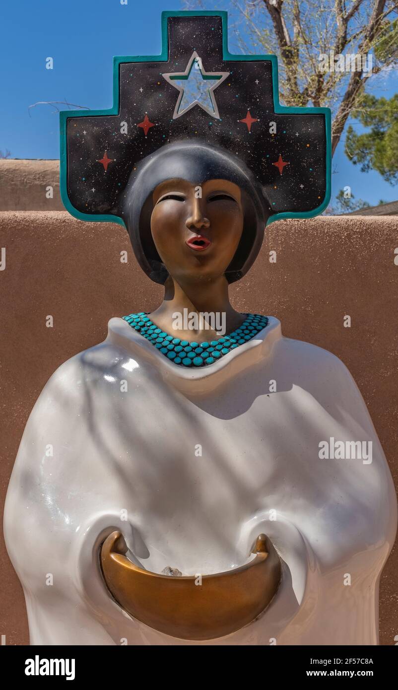 Scultura in bronzo di Estella Loretto, b.1954 Jemez Pueblo 'le offerte della Madre Terra per UNA buona vita' (No Wa Mu Stio) 1994 Foto Stock