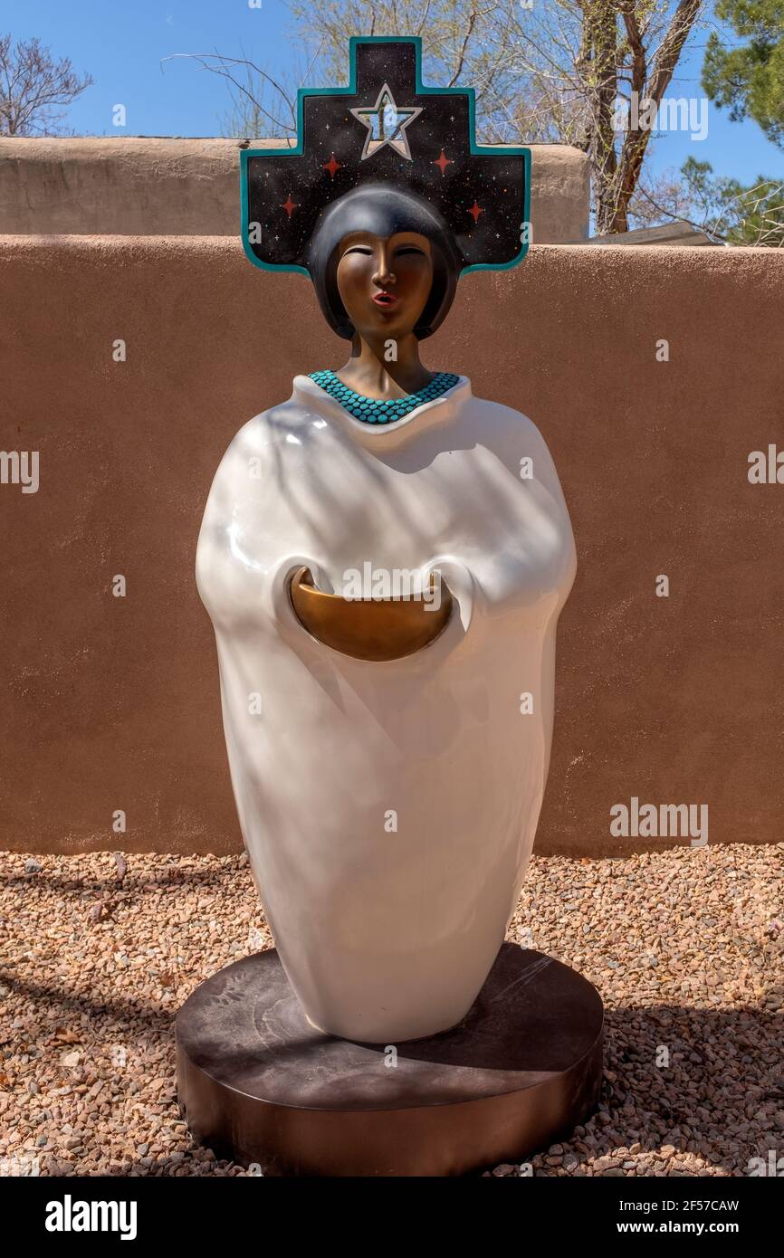 Scultura in bronzo di Estella Loretto, b.1954 Jemez Pueblo 'le offerte della Madre Terra per UNA buona vita' (No Wa Mu Stio) 1994 Foto Stock
