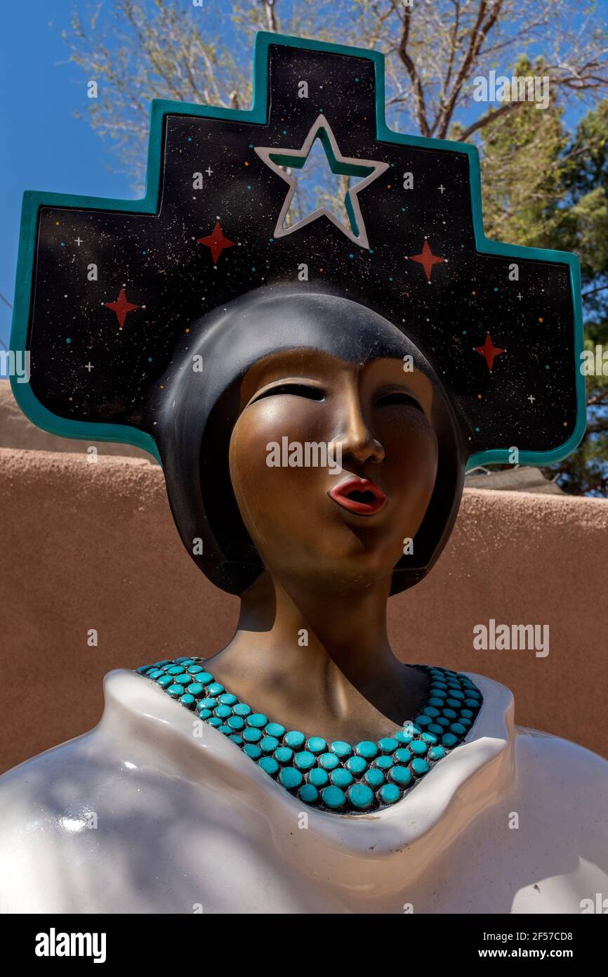 Scultura in bronzo di Estella Loretto, b.1954 Jemez Pueblo 'le offerte della Madre Terra per UNA buona vita' (No Wa Mu Stio) 1994 Foto Stock