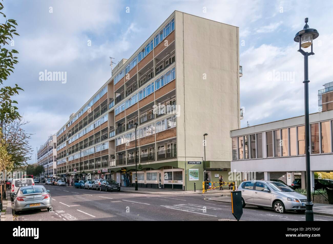 Littleton House in via Lupus, Pimlico. Parte dell'area protetta Churchill Gardens Estate. Foto Stock