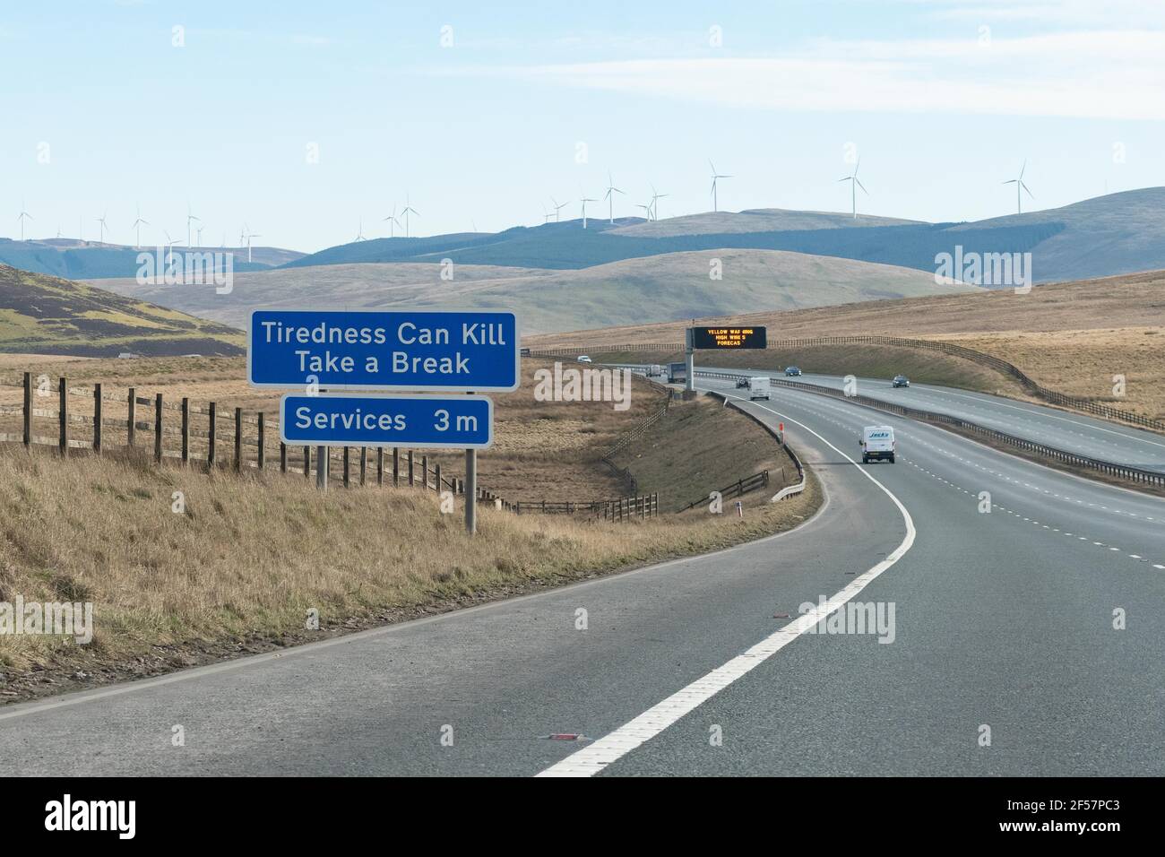 Stirossness Can Kill prendere un cartello Break sull'autostrada A74(M), Scozia, Regno Unito Foto Stock