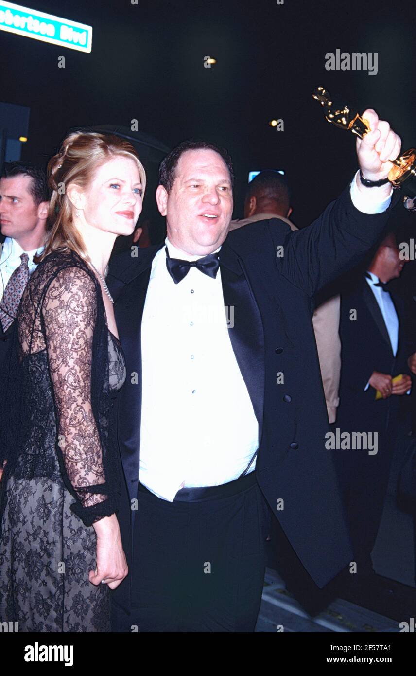 Los Angeles.CA.USA. Harvey Weinstein e Eve Chilton intorno al 1994. Rif:LMK30-SLIB120321PBOR-001 Laura Luongo/PIP-Landmark Media . Foto Stock