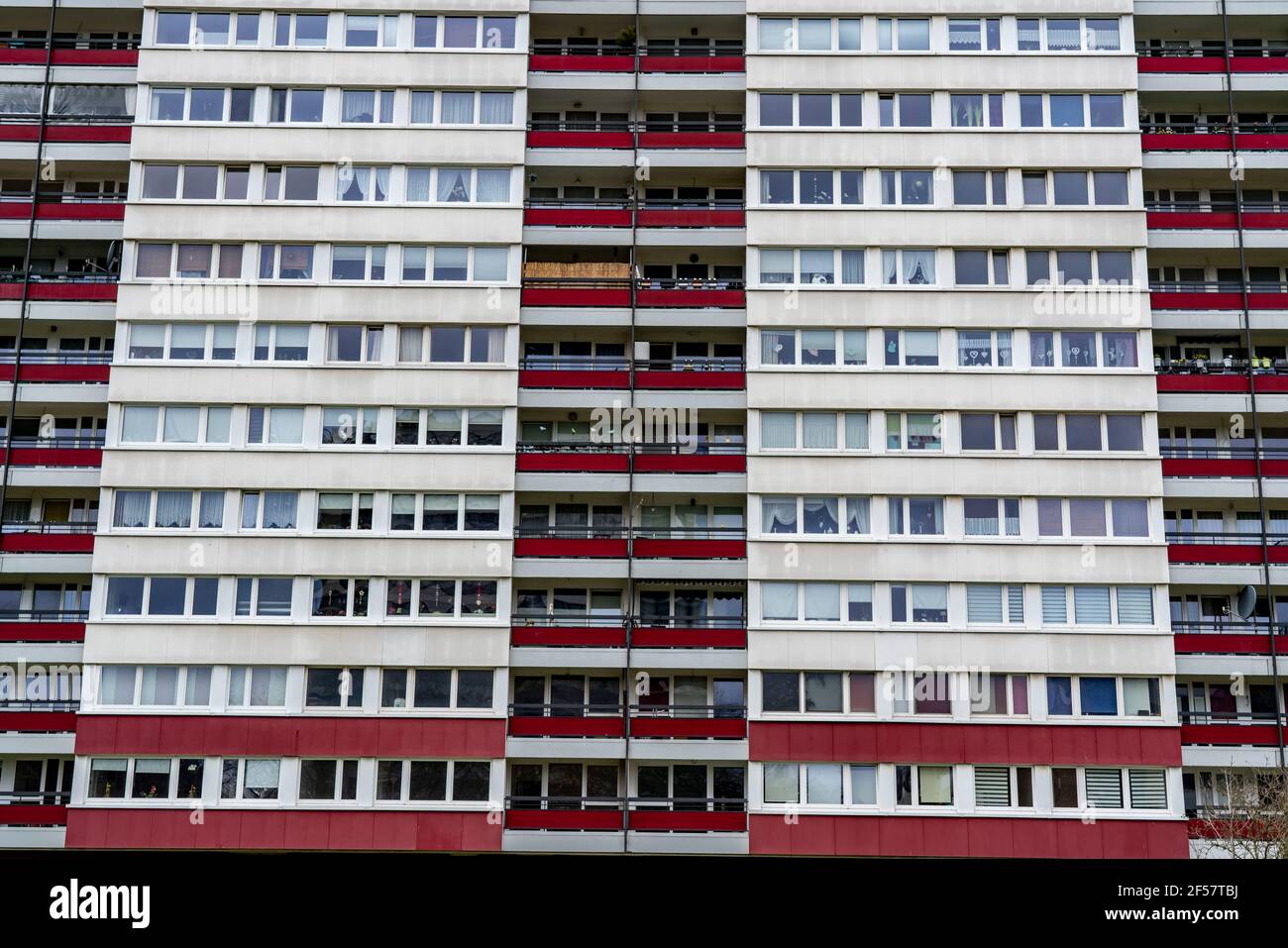 Duisburg-Hochheide, grande tenuta residenziale Wohnpark Hochheide, 6 alti edifici a 20 piani con oltre 1440 appartamenti, a partire dagli anni '70, un alto calle Foto Stock