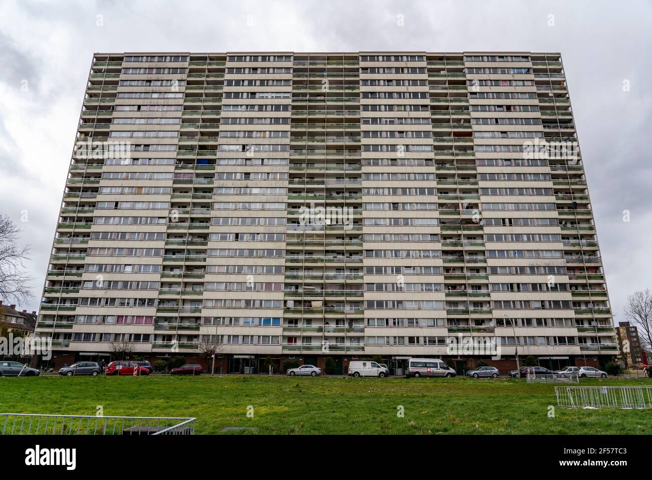 Duisburg-Hochheide, grande tenuta residenziale Wohnpark Hochheide, 6 alti edifici a 20 piani con oltre 1440 appartamenti, a partire dagli anni '70, un alto edificio Foto Stock
