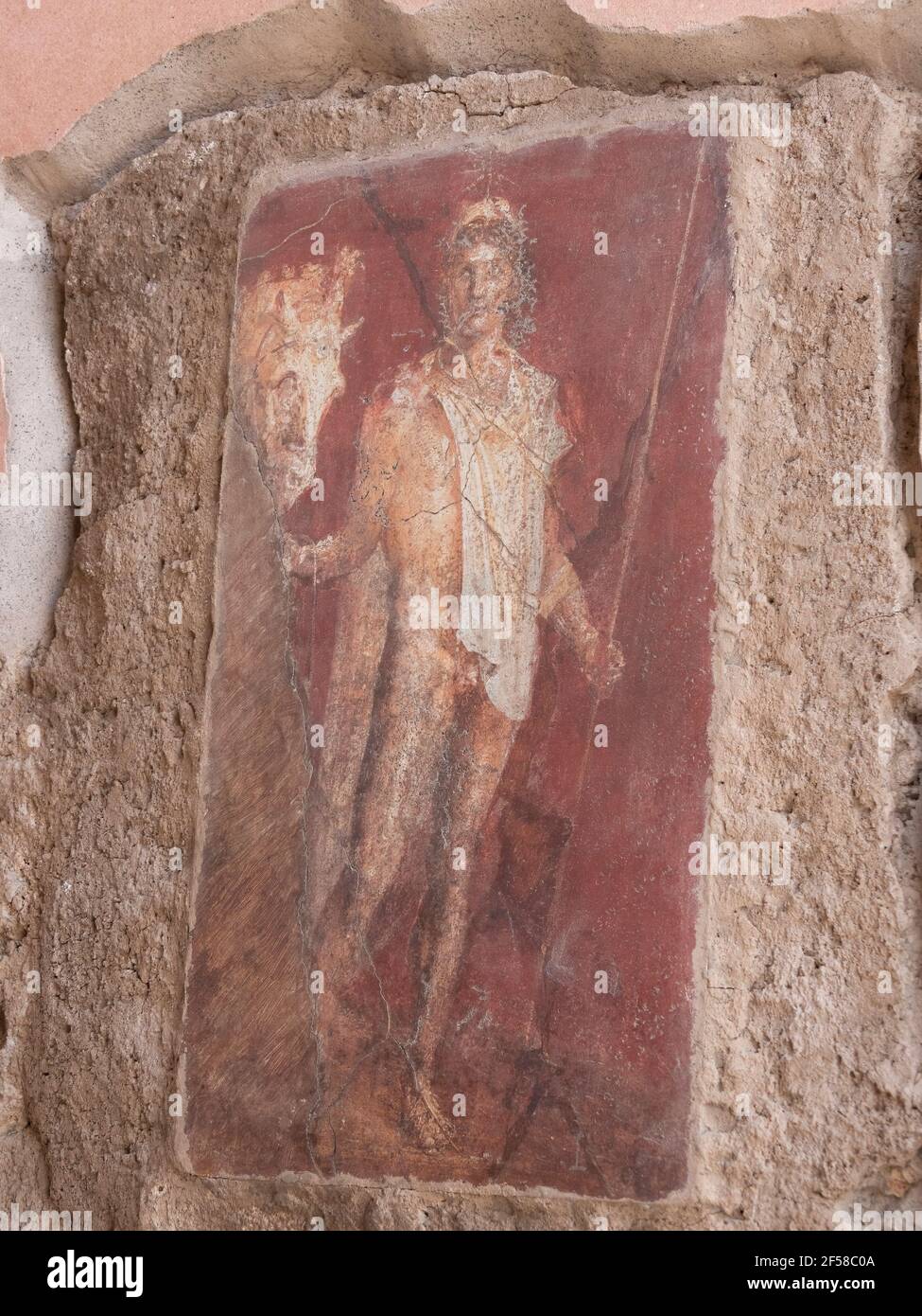 NAPOLI, ITALIA - 13 GIUGNO 2019: Affresco di un uomo che tiene un cavallo, presso la sua briglia, su una parete di casa alle rovine di pompei Foto Stock