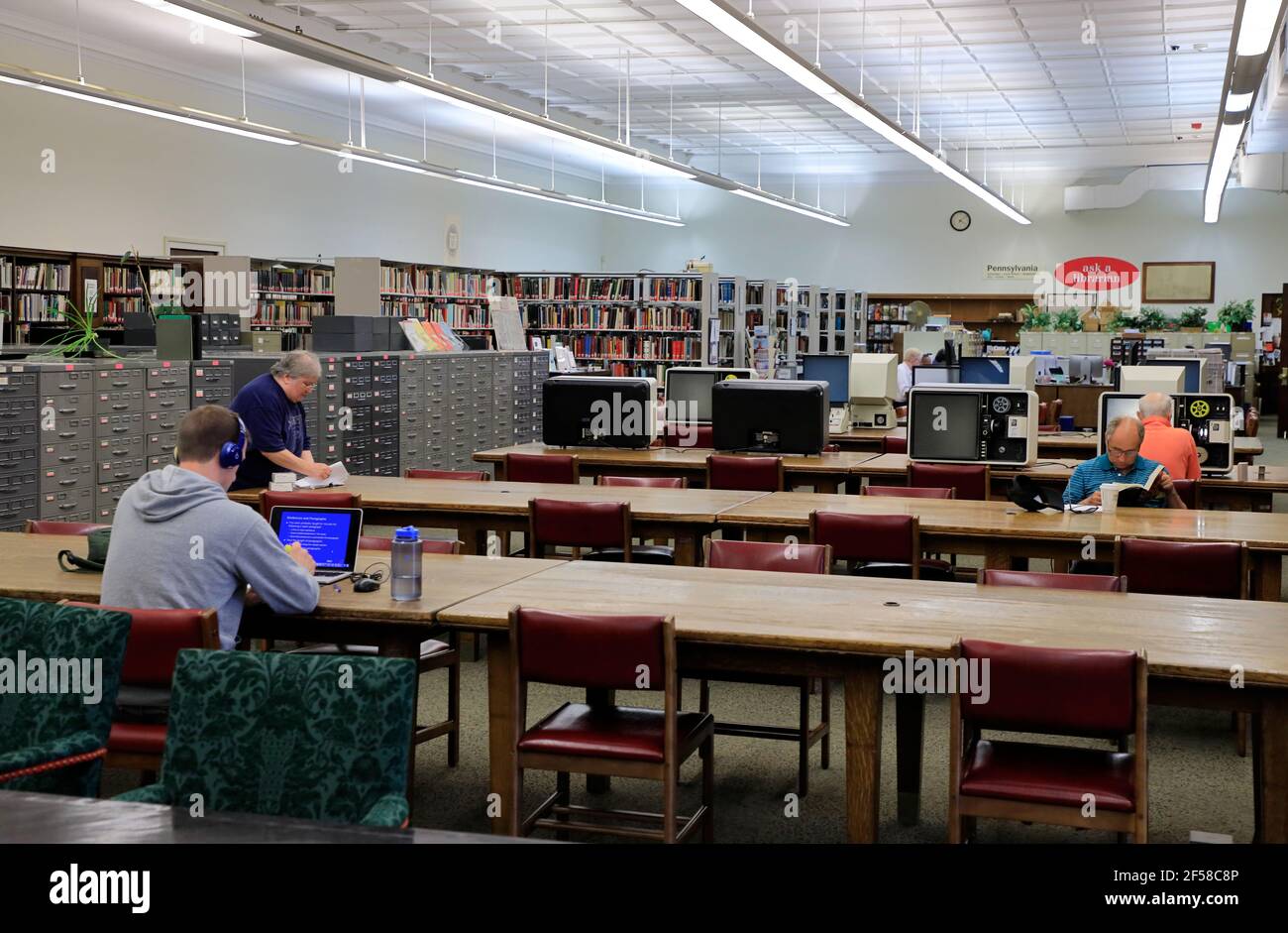 Vista interna del ramo principale della Biblioteca Carnegie Di Pittsburgh nel quartiere di Oakland.Pittsburgh.Pennsylvania.USA Foto Stock