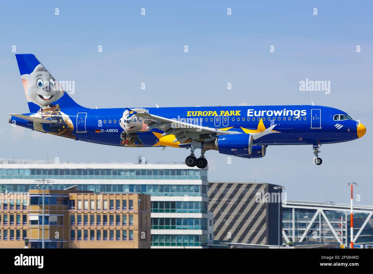 Stoccarda, Germania - 21 maggio 2018: Aereo Eurowings Airbus A320 all'aeroporto di Stoccarda in Germania. Airbus è un produttore europeo di aeromobili con sede in Foto Stock