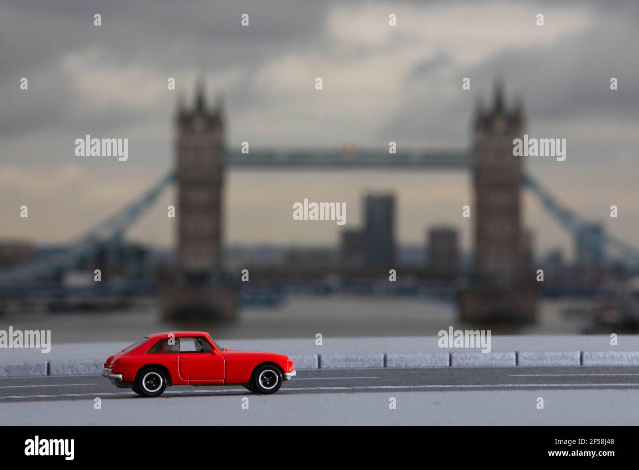 USO EDITORIALE A Londra viene presentata UNA replica in miniatura di una Coupe GT da 1971 MGB per lanciare la nuova linea di giocattoli Matchbox "Best of Europe" di Mattel. Data di emissione: Giovedì 25 marzo 2021. Foto Stock