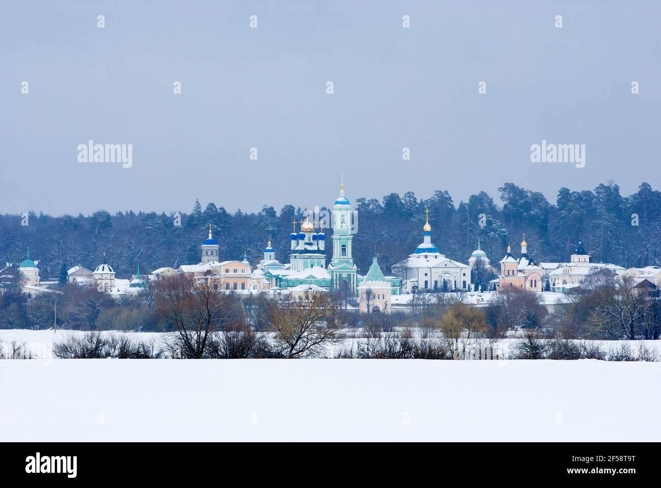 Kozelsk, Russia. Optina dei deserti. Monastero di San Vvedensky in inverno Foto Stock