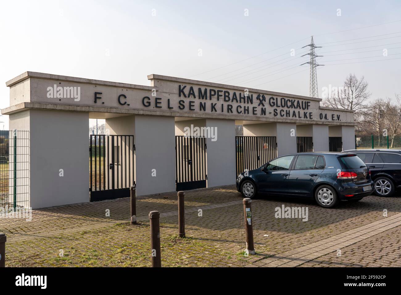 Il club tedesco di calcio Bundesliga FC Schalke 04, il miglio Schalker, miglio di tradizione, Kurt-Schumacher-Strasse a Gelsenkirchen-Schalke, ingresso al Foto Stock