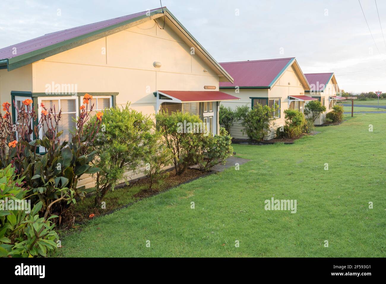 Kurrajong Cottage a Bermagui. Vecchio stile, prima della guerra, costruzione di fibro case affitto vacanze in perfette condizioni Foto Stock
