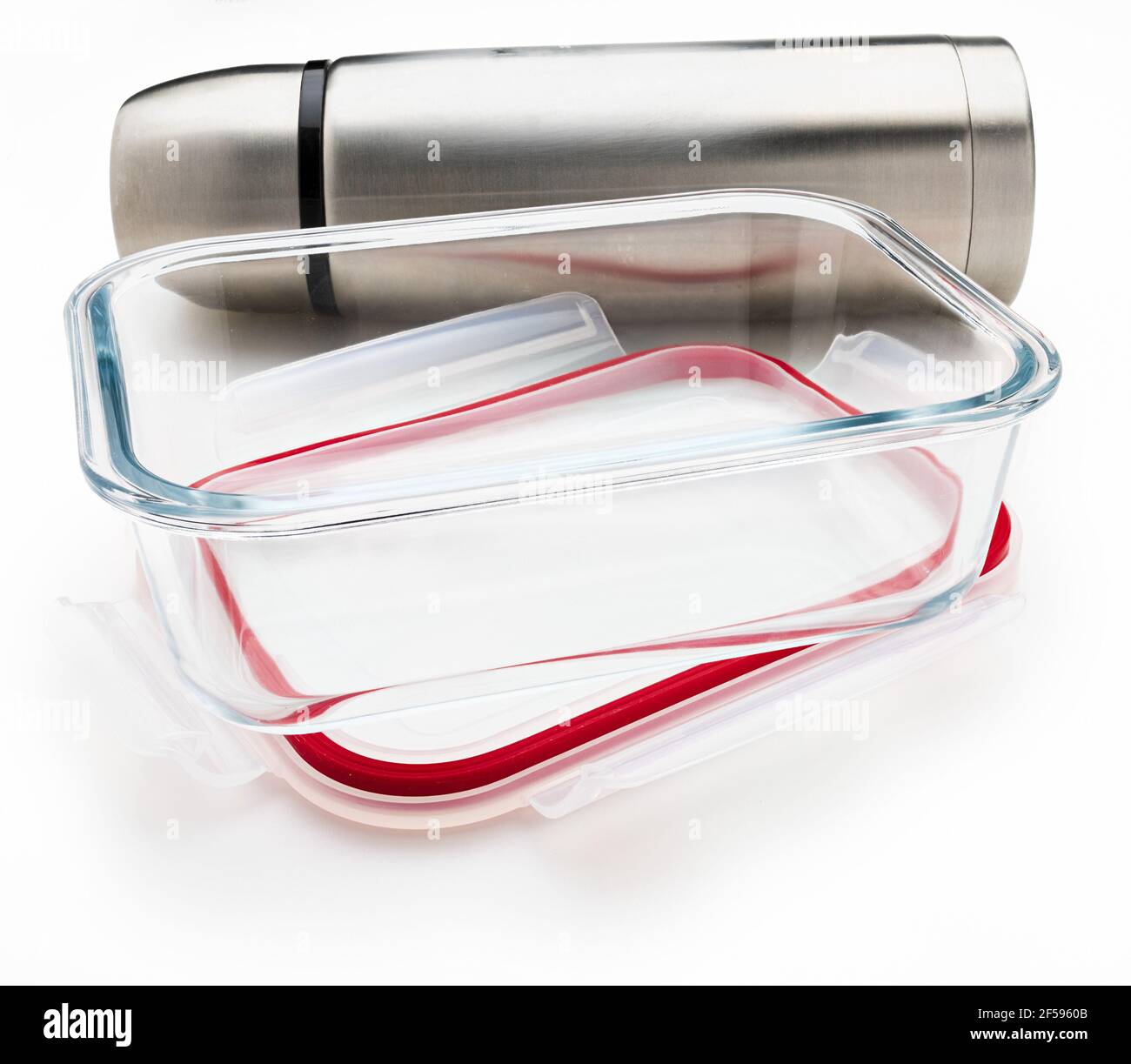 Tupperware in vetro vuoto e thermos in acciaio inox. Isolato su sfondo  bianco Foto stock - Alamy