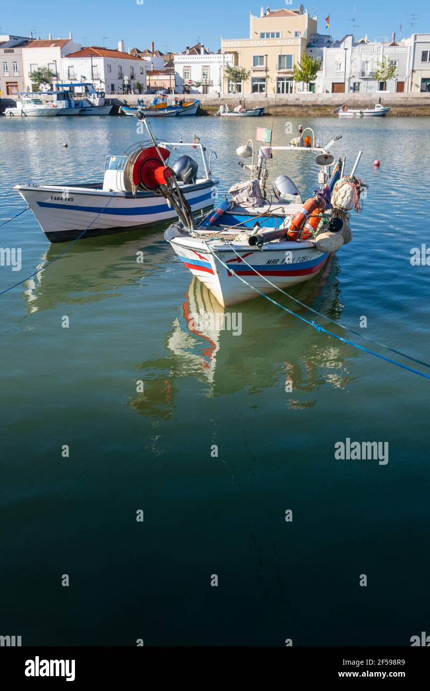 Barche da pesca a Tavira; Algarve orientale; Portogallo Foto Stock