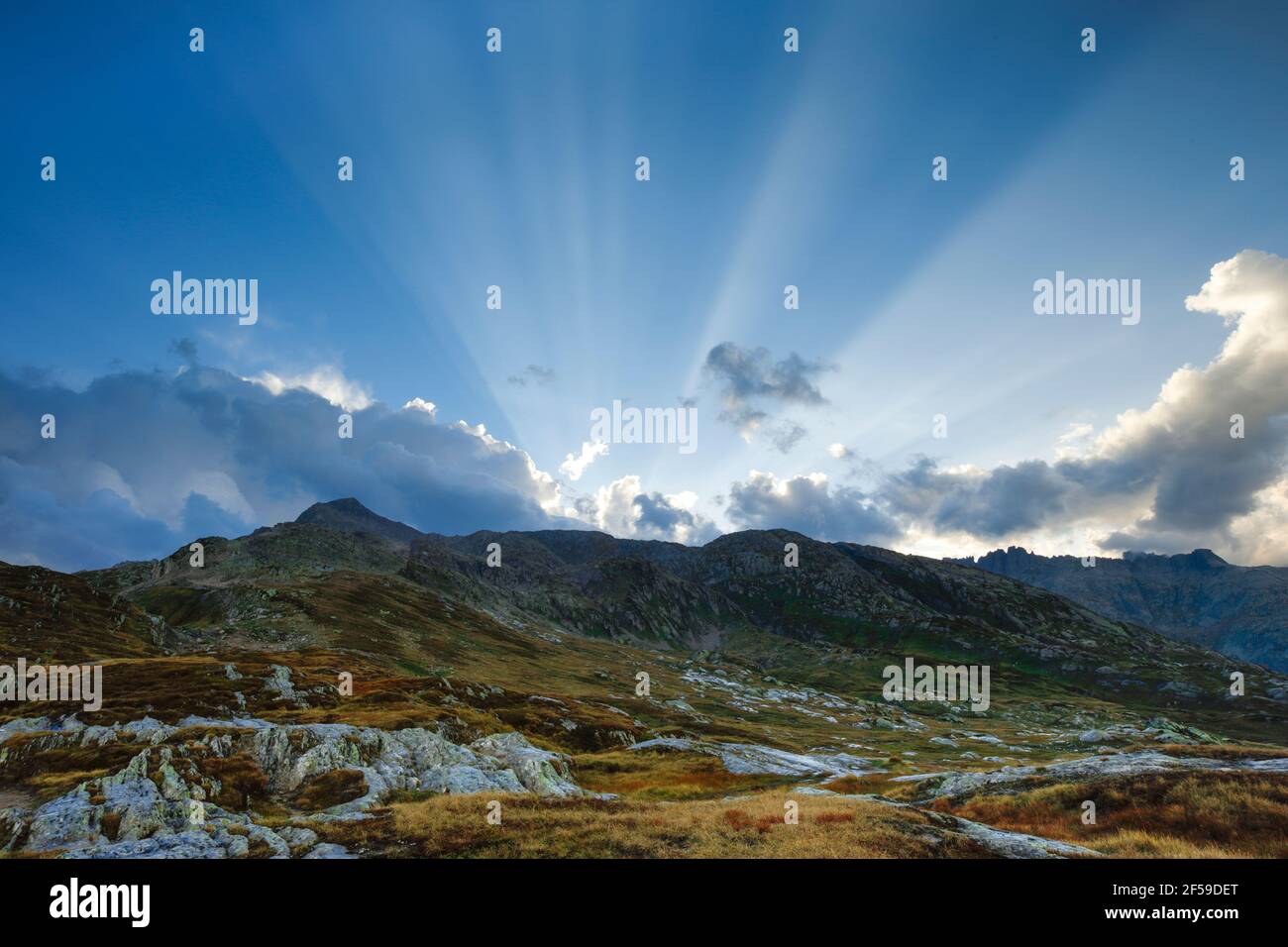 Geografia / viaggio, raggio del sole al cielo blu, carta non piegata o carta d'auguri o uso di cartolina, in tutto il mondo, tempo illimitato, Foto Stock