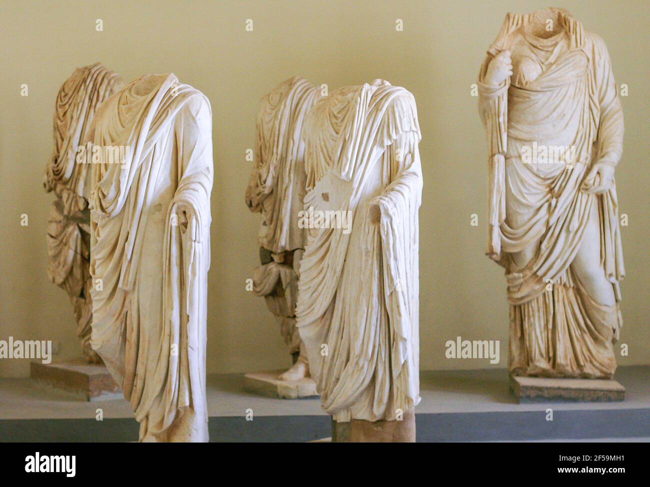 Statue figurali in marmo scolpito romano, Museo Leptis Magna, Libia Foto Stock