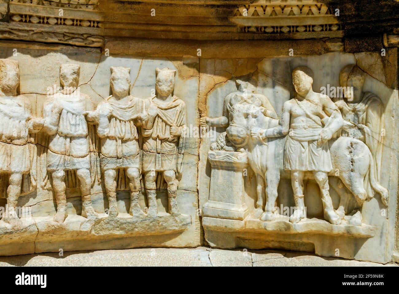 Rilievo figurale in marmo scolpito, anfiteatro romano, Sabratha, Libia Foto Stock