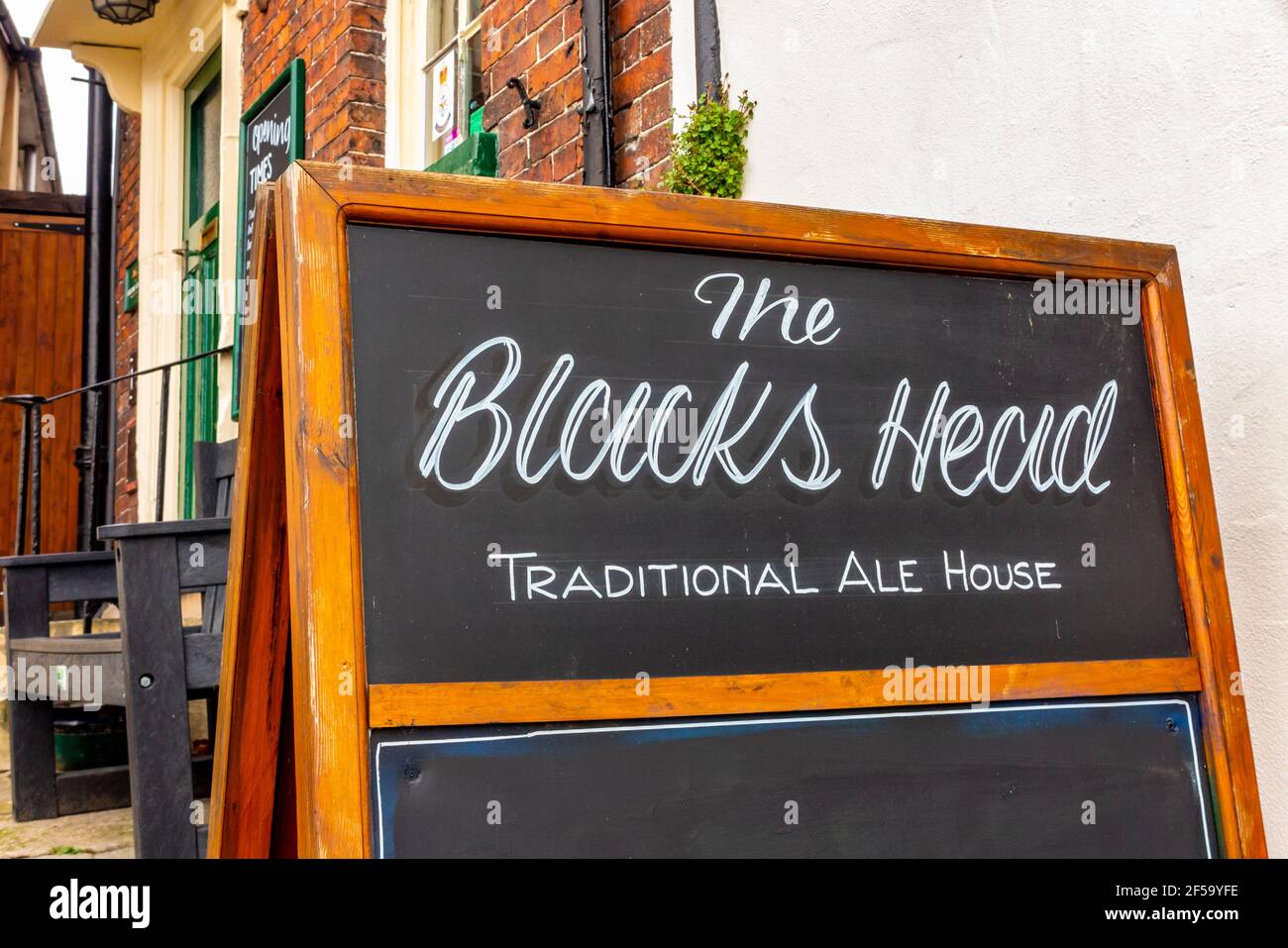 Esterno del pub Blacks Head a Wirksworth Derbyshire England UK prima della sua rinomina a causa delle connotazioni razziste del suo nome originale. Foto Stock