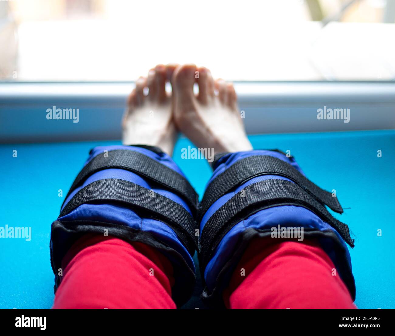 Sacchi di sabbia con peso regolabile per esercitare i muscoli delle gambe e delle braccia. Super e il miglior allenamento per polso e caviglia Foto Stock