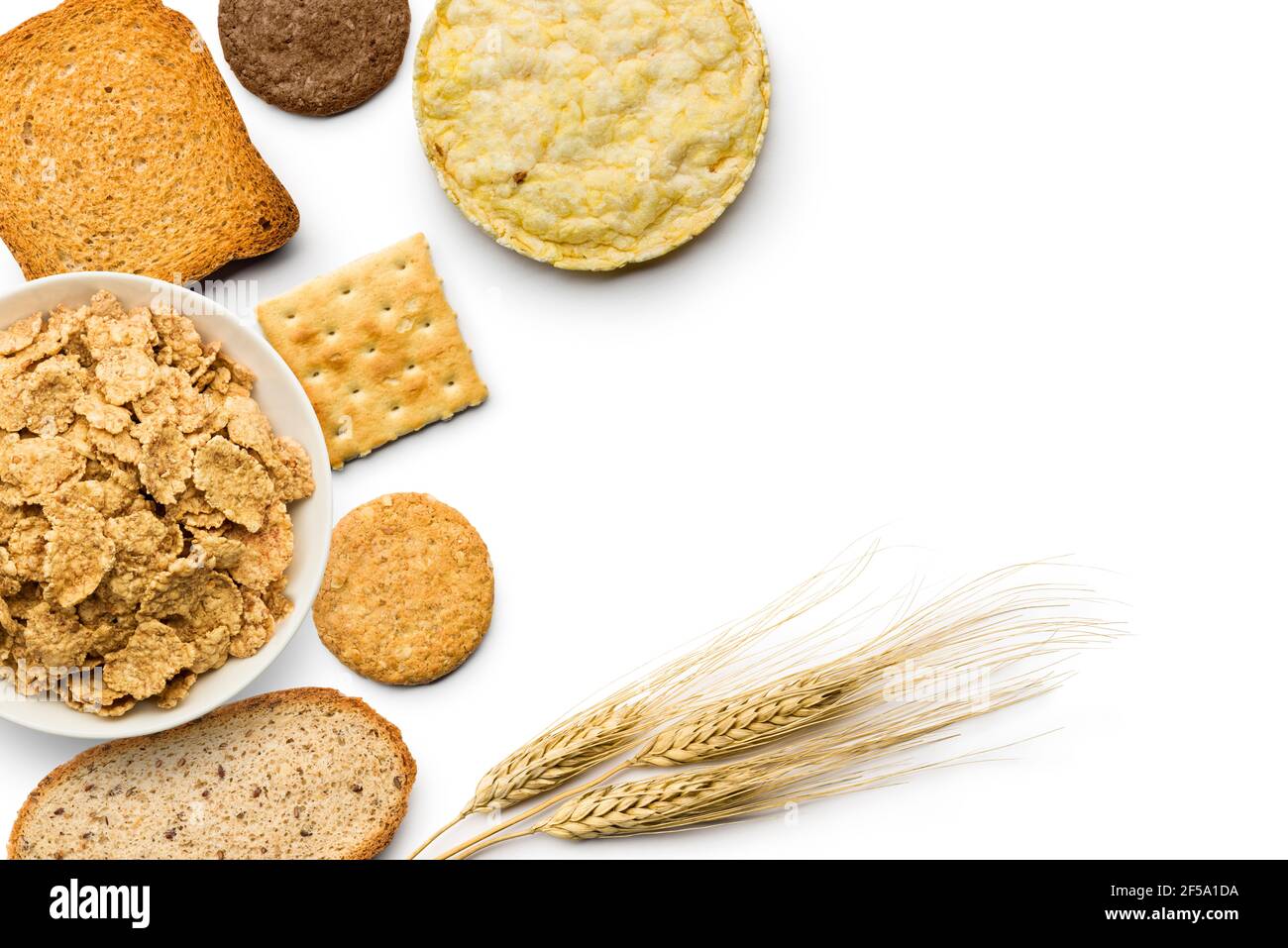 varietà di prodotti da forno e integrali su sfondo bianco Foto Stock