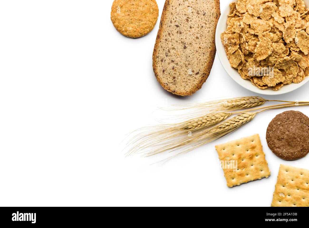 varietà di prodotti da forno e integrali su sfondo bianco Foto Stock