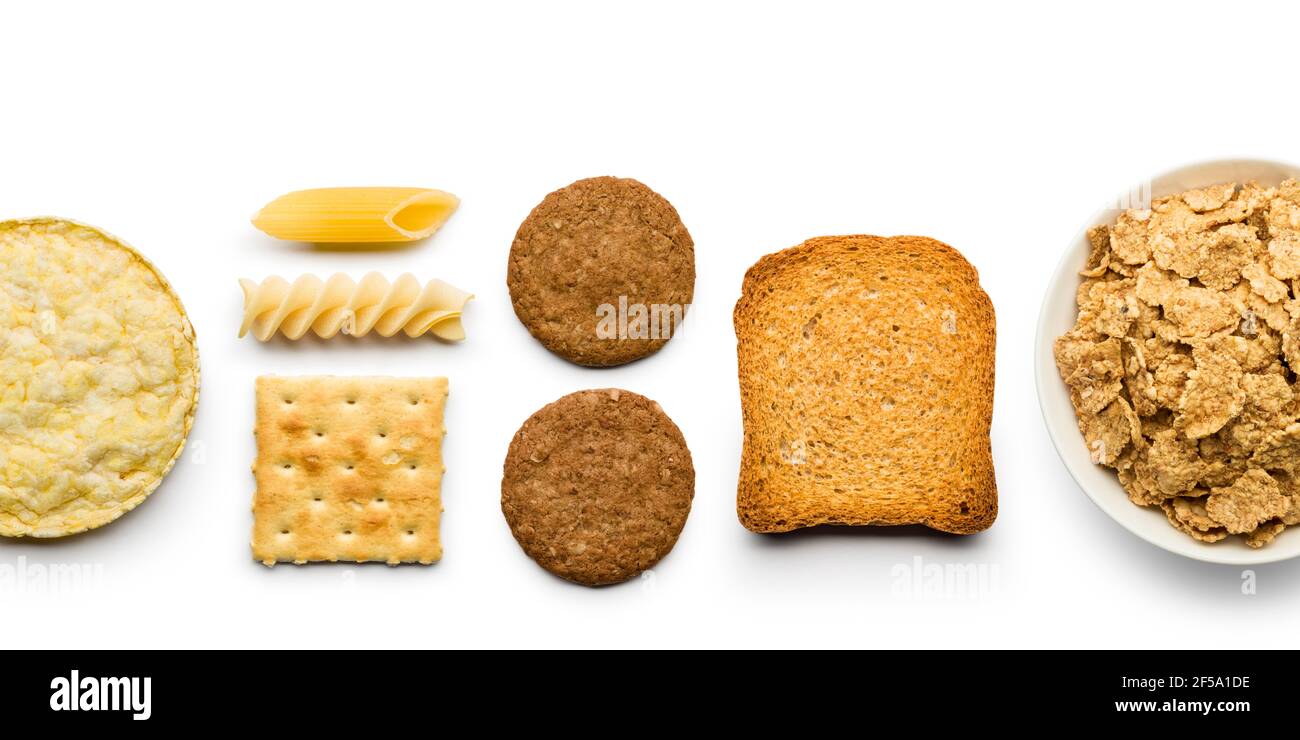 varietà di prodotti da forno e integrali su sfondo bianco Foto Stock