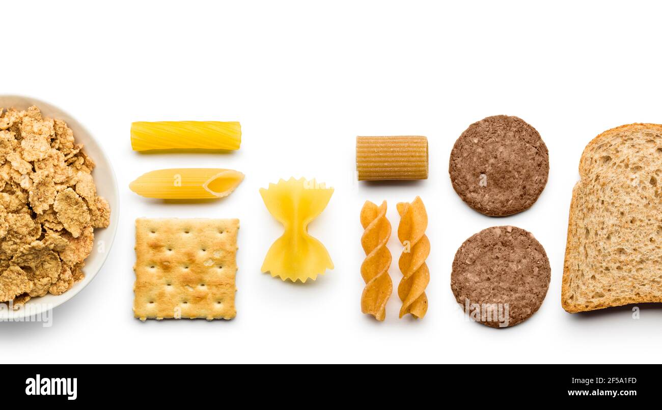 varietà di prodotti da forno e integrali su sfondo bianco Foto Stock