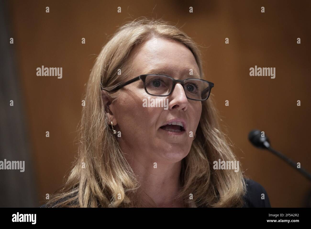 Washington, Stati Uniti. 25 Marzo 2021. Deanne Criswell, nominata amministratore della Federal Emergency Management Agency (FEMA), testimonia durante la sua audizione di conferma dinanzi al Comitato del Senato per la sicurezza interna e gli affari governativi su Capitol Hill a Washington, DC, 25 marzo 2021. Se confermato, Criswell diventerà la prima donna a guidare FEMA. Pool Photo by Drew Angerer/UPI Credit: UPI/Alamy Live News Foto Stock Washington, Stati Uniti. 25 Marzo 2021. Deanne Criswell, nominata amministratore della Federal Emergency Management Agency (FEMA), testimonia durante la sua audizione di conferma dinanzi al Comitato del Senato per la sicurezza interna e gli affari governativi su Capitol Hill a Washington, DC, 25 marzo 2021. Se confermato, Criswell diventerà la prima donna a guidare FEMA. Pool Photo by Drew Angerer/UPI Credit: UPI/Alamy Live News Foto Stock