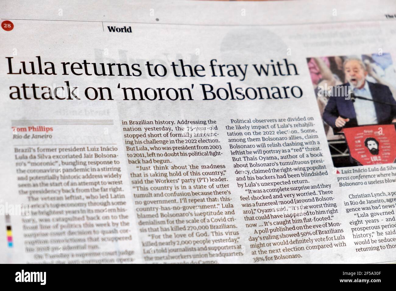 'Lula torna alla mischia con l'attacco al 'moron' Bolsonaro' Giornale Guardian titolo articolo Brasile ex presidente 11 marzo 2021 Londra, Regno Unito Foto Stock