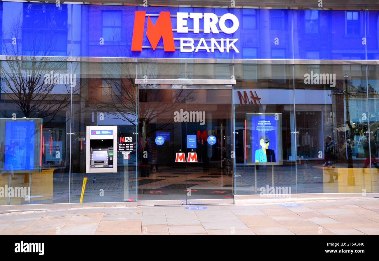 Facciata esterna della filiale Metro Bank in Market Street, Manchester, Inghilterra, Regno Unito. Foto Stock
