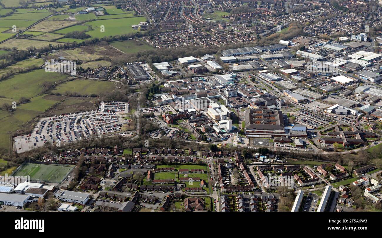 Veduta aerea del Wythenshawe Hospital (& Roundthorn Industrial Estate) Manchester sud Foto Stock