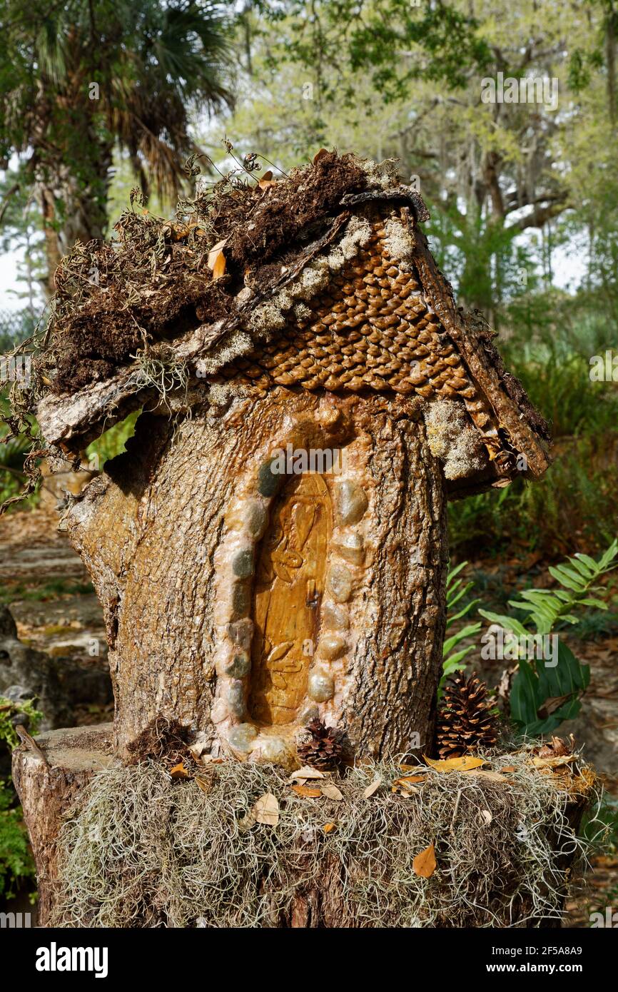 Amaca Hollow Children's Garden, Fairy House Trail, scultura whimsical, apprendimento basato sulla scoperta, divertimento, Unique Elements, Florida, Bok Tower Gardens, Foto Stock