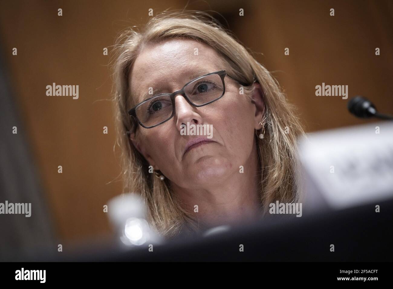 Washington, Stati Uniti. 25 Marzo 2021. Deanne Criswell, nominata amministratore della Federal Emergency Management Agency (FEMA), testimonia durante la sua audizione di conferma dinanzi al Comitato del Senato per la sicurezza interna e gli affari governativi su Capitol Hill il 25 marzo 2021 a Washington, DC. Se confermato, Criswell diventerà la prima donna a guidare FEMA. Pool Photo by Drew Angerer/UPI Credit: UPI/Alamy Live News Foto Stock Washington, Stati Uniti. 25 Marzo 2021. Deanne Criswell, nominata amministratore della Federal Emergency Management Agency (FEMA), testimonia durante la sua audizione di conferma dinanzi al Comitato del Senato per la sicurezza interna e gli affari governativi su Capitol Hill il 25 marzo 2021 a Washington, DC. Se confermato, Criswell diventerà la prima donna a guidare FEMA. Pool Photo by Drew Angerer/UPI Credit: UPI/Alamy Live News Foto Stock
