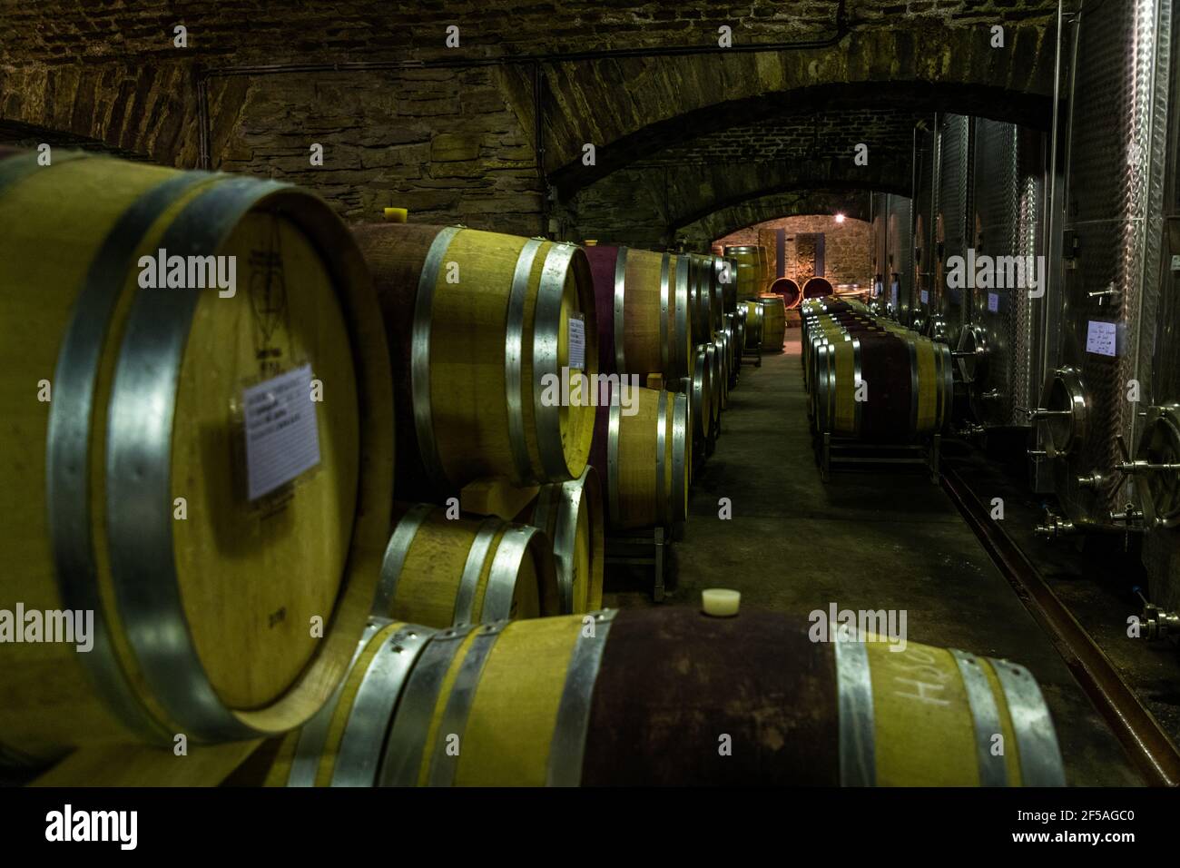 Cantina della più antica cooperativa vinicola del mondo a Mayschoß, Germania, prima dell'alluvione del 2021 Foto Stock