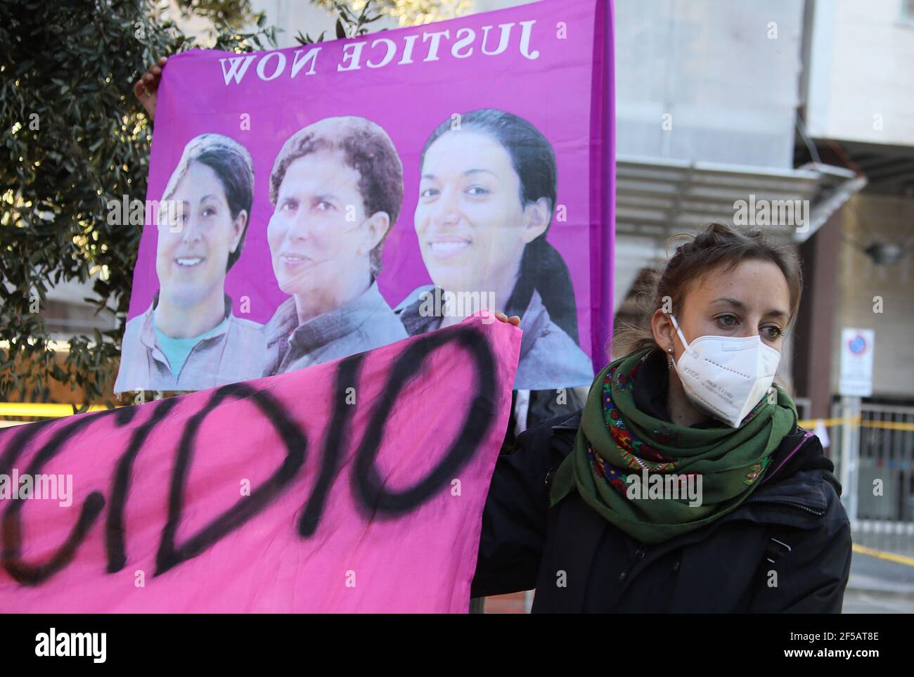 Roma, dimostrazione delle donne turche e "non meno una" contro la scelta del presidente turco Erdogan di ritirarsi dalla Convenzione di Istanbul sulla lotta alla violenza contro le donne, nella foto: Foto Stock