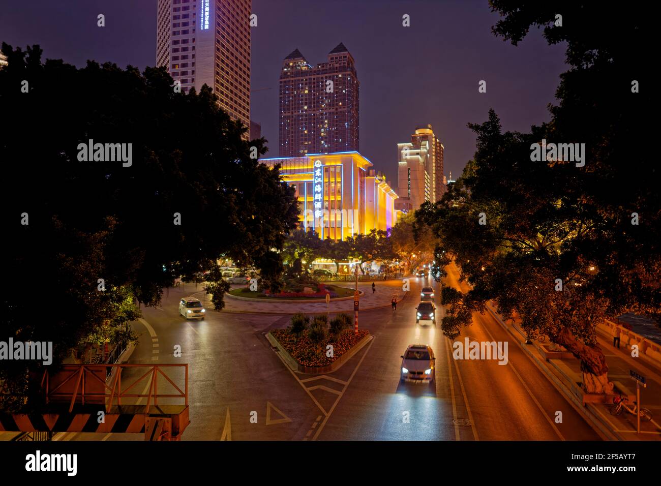 Paesaggio urbano notte luci cina guangzhou fiume Foto Stock