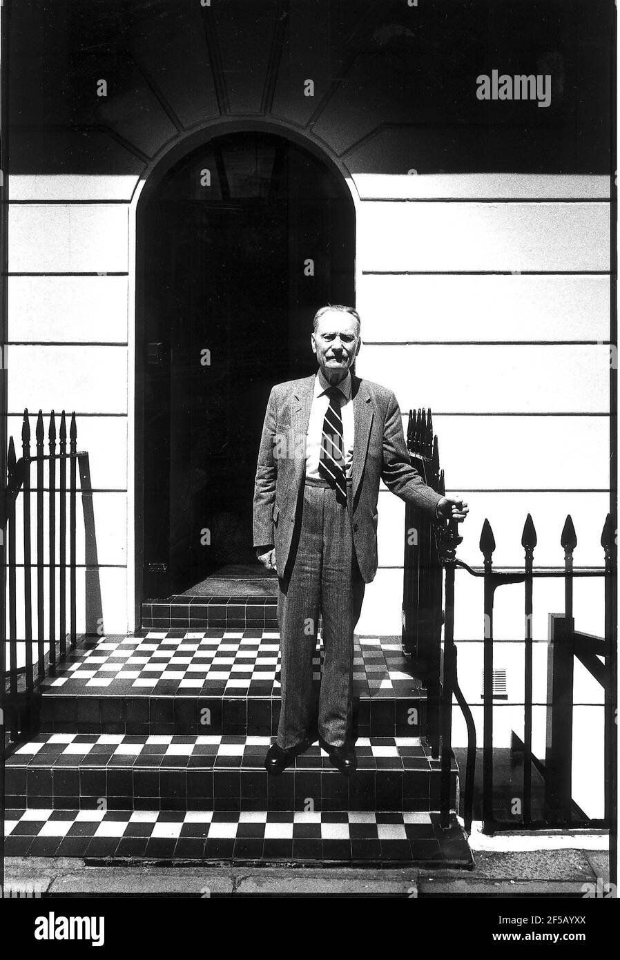 Enoch Powell fuori dalla sua casa di Londra Foto Stock