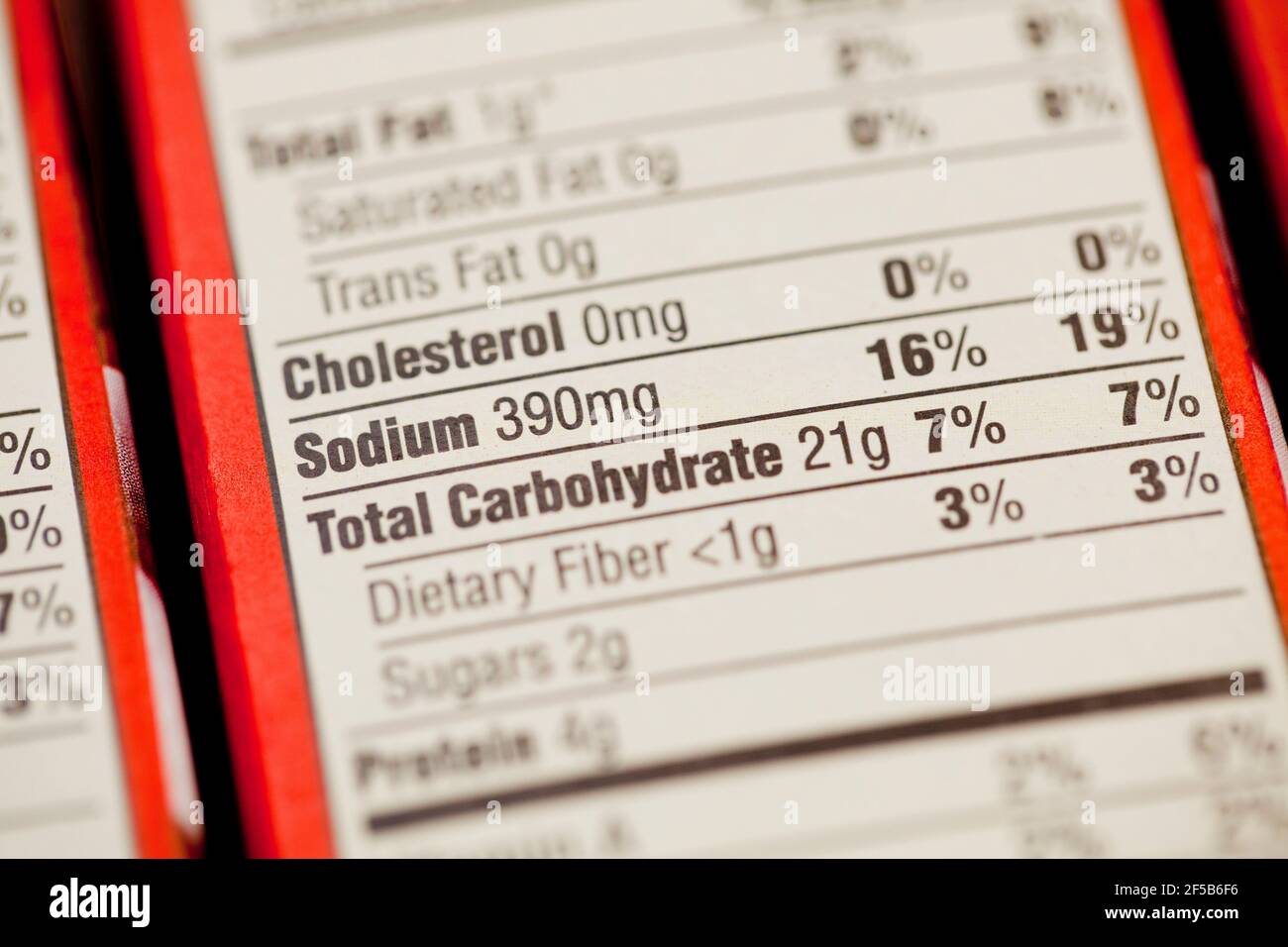 Etichetta nutrizionale sulla scatola di riempimento - USA Foto Stock Etichetta nutrizionale sulla scatola di riempimento - USA Foto Stock
