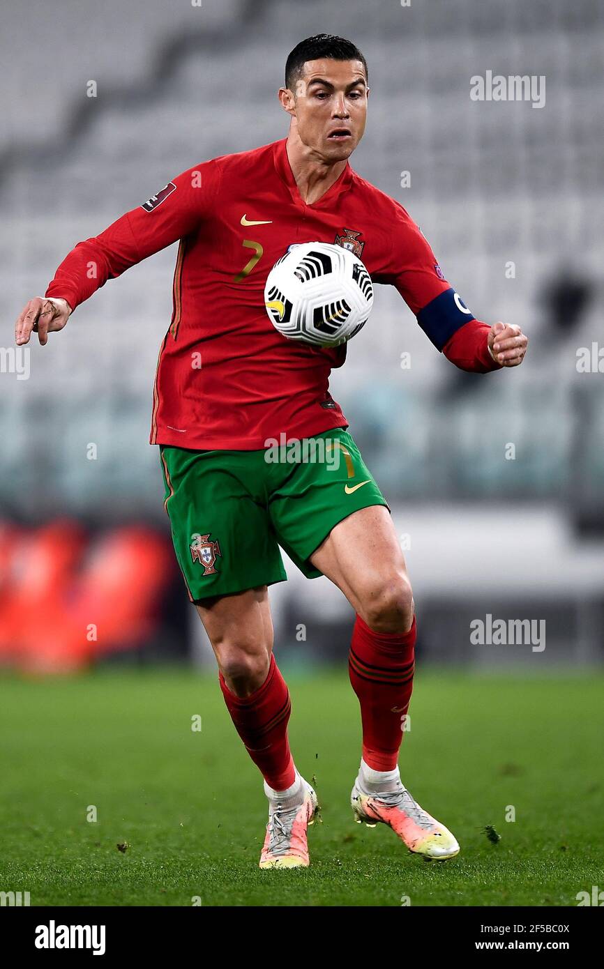 Torino, Italia - 24 marzo 2021: Cristiano Ronaldo del Portogallo in azione durante la Coppa del mondo FIFA 2022 Qatar qualificante partita di calcio tra Portogallo e Azerbaigian. Il Portogallo affronta l'Azerbaigian in un luogo neutrale a Torino a porte chiuse per impedire la diffusione delle varianti Covid-19. Il Portogallo ha vinto 1-0 sull'Azerbaigian. Credit: Nicolò campo/Alamy Live News Foto Stock