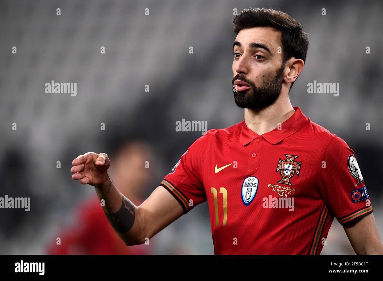 Torino, Italia - 24 marzo 2021: Bruno Fernandes del Portogallo gesti durante la Coppa del mondo FIFA 2022 Qatar qualificante partita di calcio tra Portogallo e Azerbaigian. Il Portogallo affronta l'Azerbaigian in un luogo neutrale a Torino a porte chiuse per impedire la diffusione delle varianti Covid-19. Il Portogallo ha vinto 1-0 sull'Azerbaigian. Credit: Nicolò campo/Alamy Live News Foto Stock