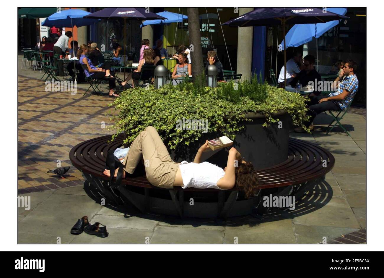 Sole a londra....... PIC David Sandison 16/8/2002 Foto Stock